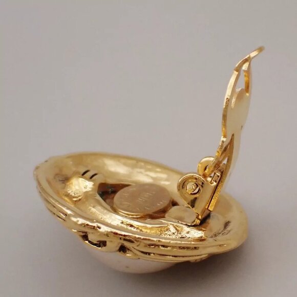 CHANEL CC Imitation Pearl Round Button Earrings 94P Clip-On Gold-Plated - Picture 8 of 8